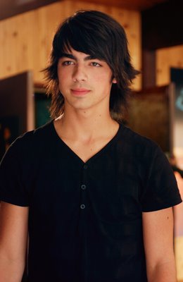 152850_Joe%20Jonas12[2].jpg